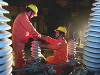  
Khen thưởng những cá nhân đạt giải thưởng về tuyên truyền tiết kiệm điện năm 2010 
 
 